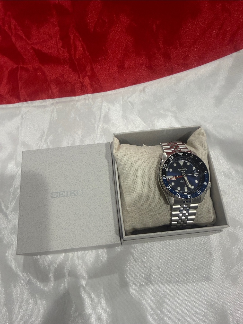 Seiko Men's Stainless Steel GMT Watch – Blue and Silver Batman Watch